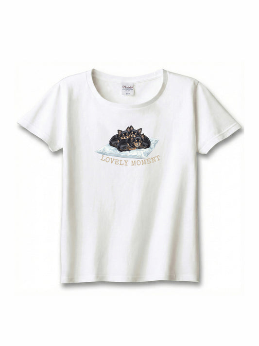 LOVELY MOMENT（子犬3匹）　ロングコートチワワ（毛色：ブラックタン）｜ヘビーウェイトTシャツ