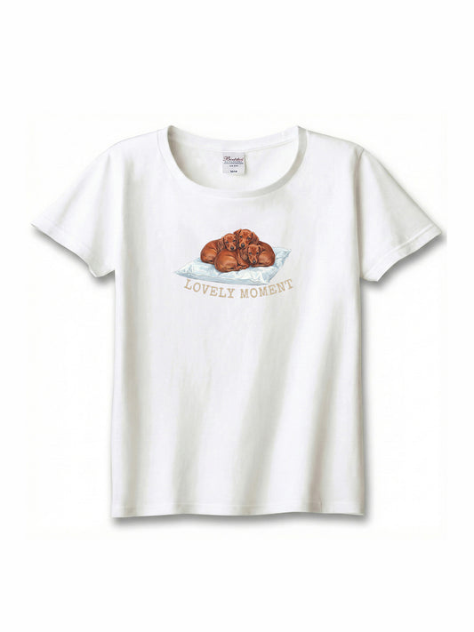LOVELY MOMENT（子犬3匹）　ミニチュアダックスフンド（毛色：レッド）｜ヘビーウェイトTシャツ