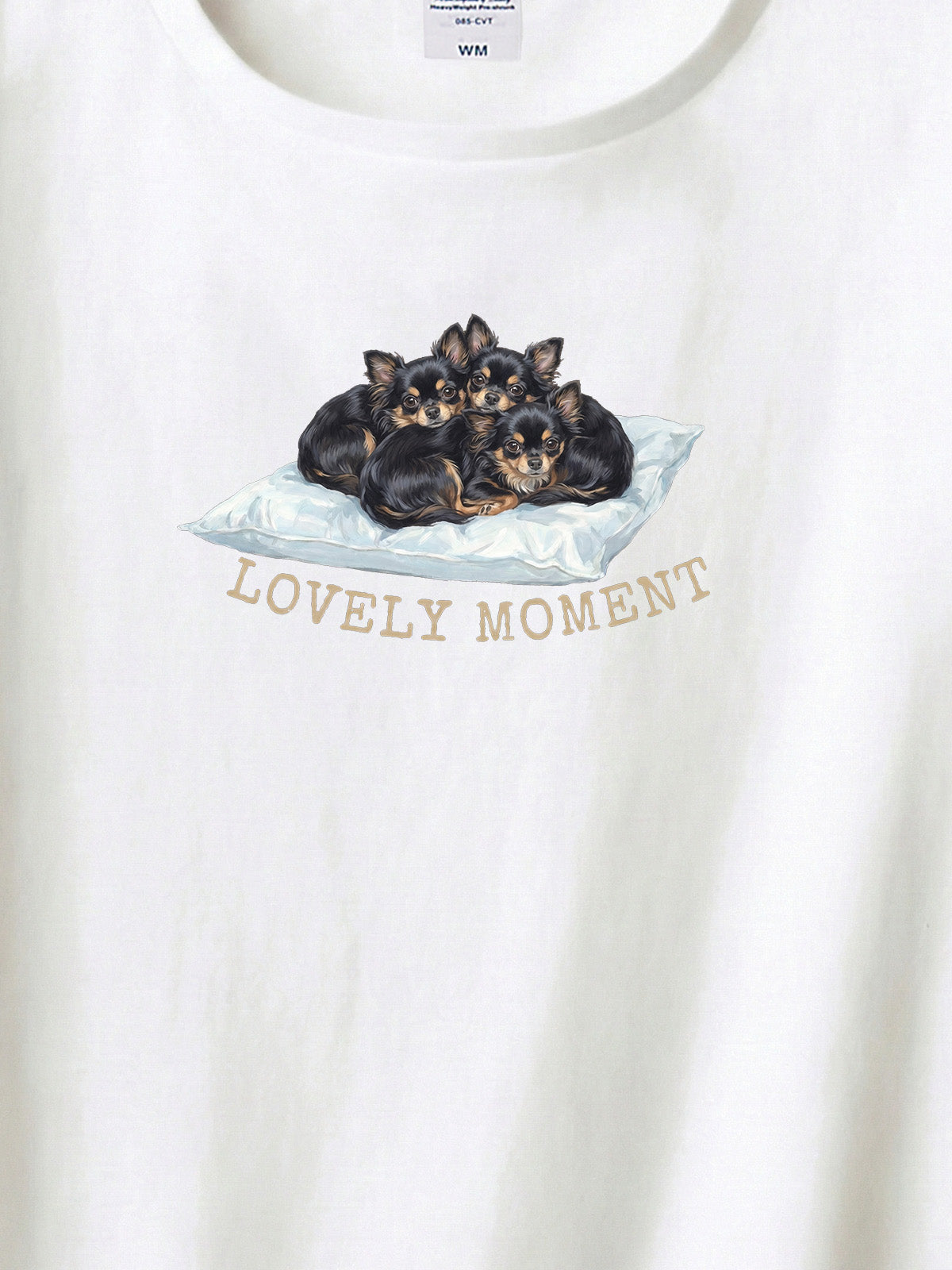 LOVELY MOMENT（子犬3匹）　ロングコートチワワ（毛色：ブラックタン）｜ヘビーウェイトTシャツ