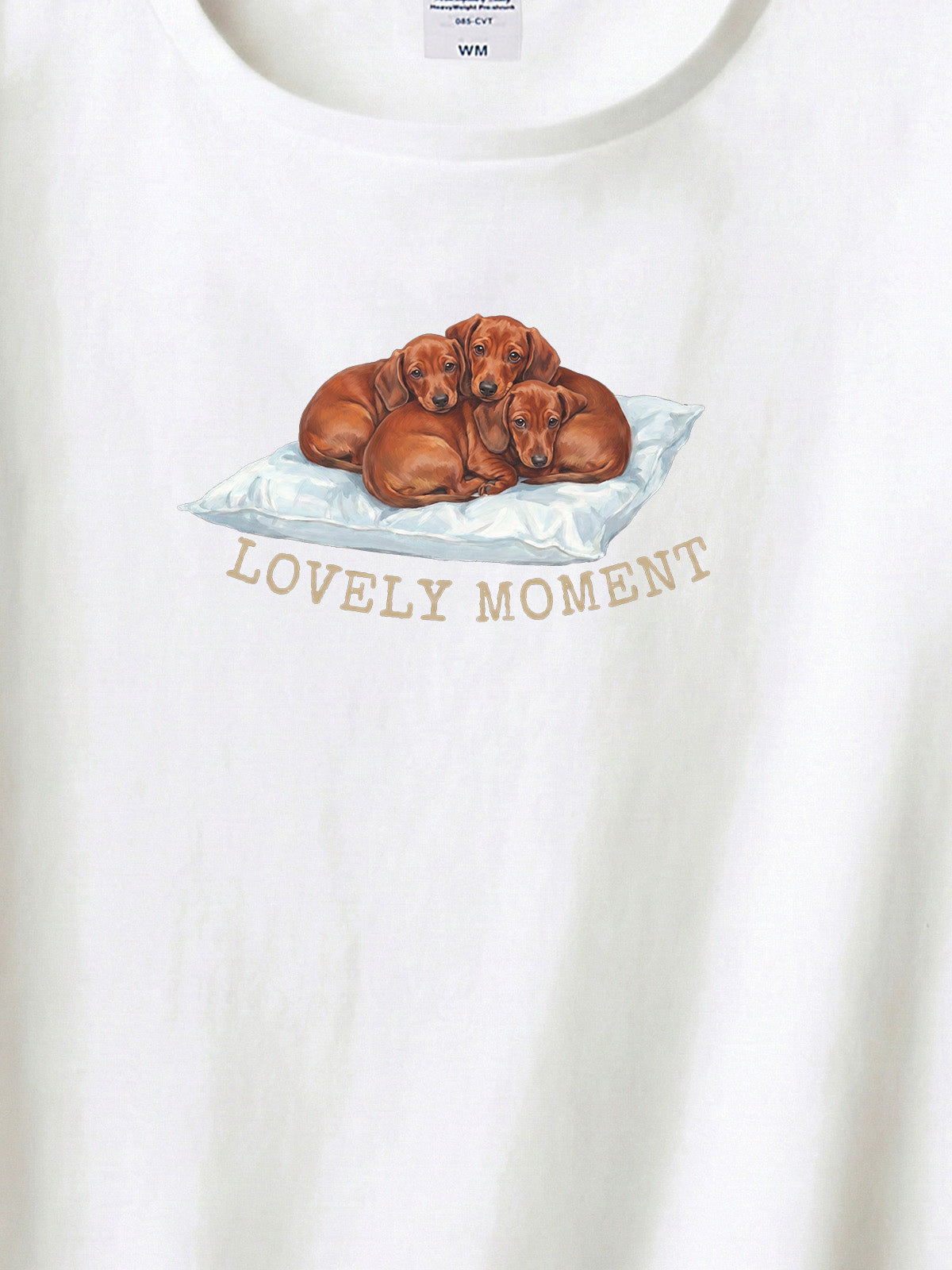 LOVELY MOMENT（子犬3匹）　ミニチュアダックスフンド（毛色：レッド）｜ヘビーウェイトTシャツ